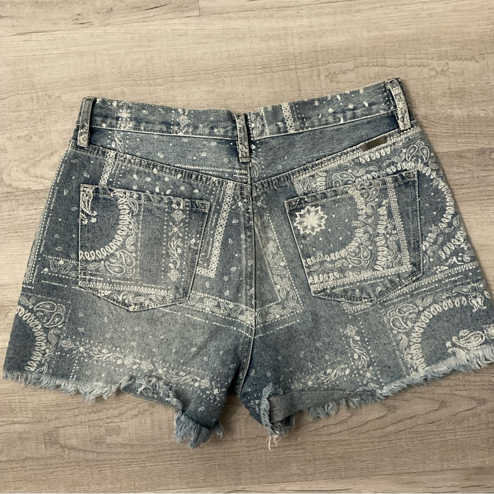 Kancan High Rise Paisley Shorts Raw Hem New Size 7/27 & 11/29 - Picture 2 of 3